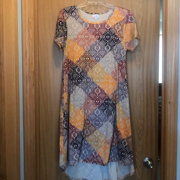 LuLaRoe Dresses & Skirts - Beautiful Lularoe Carly!